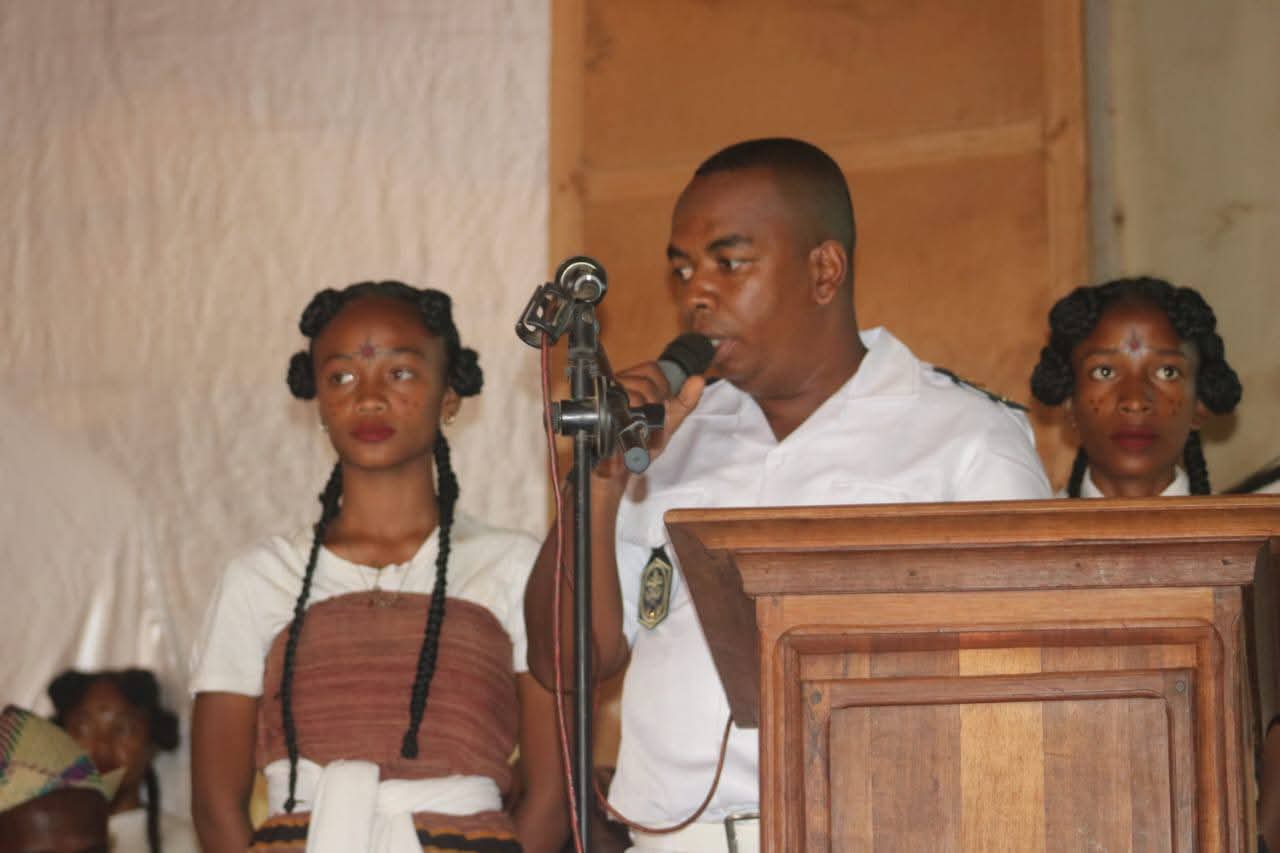 Lanonana famoahana mpampianatra teo anivon'ny CRFRP (Centre Régional de Formation et de Recherche Pédagogique)