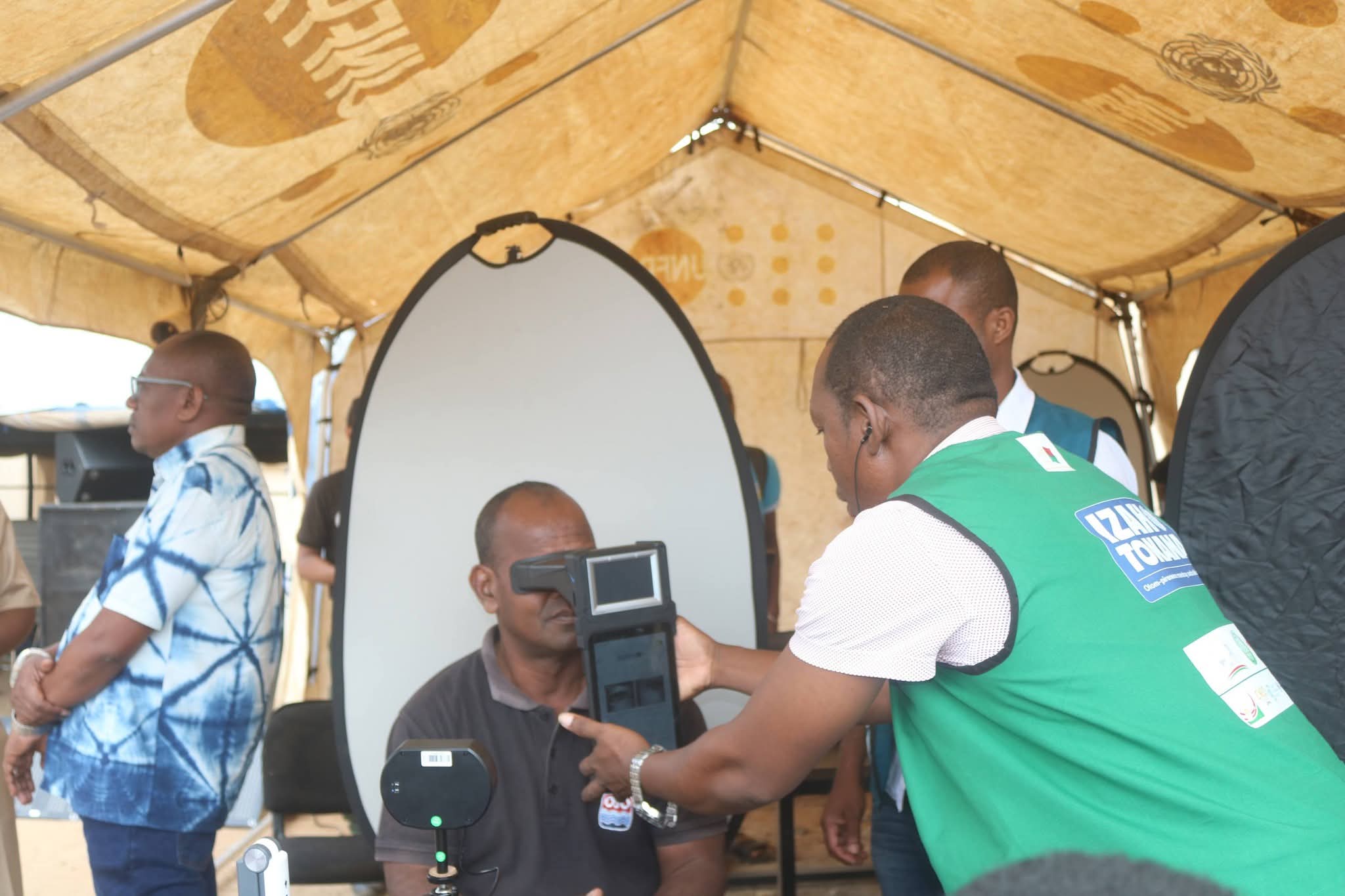 𝐈𝐙𝐀𝐇𝐎 𝐓𝐎𝐊𝐀𝐍𝐀 -‎Fanombohan’ny fisoratana anarana biômetrika amin'ny fomba ofisialy Distrika Ambovombe ny 03 APRILY 2026.